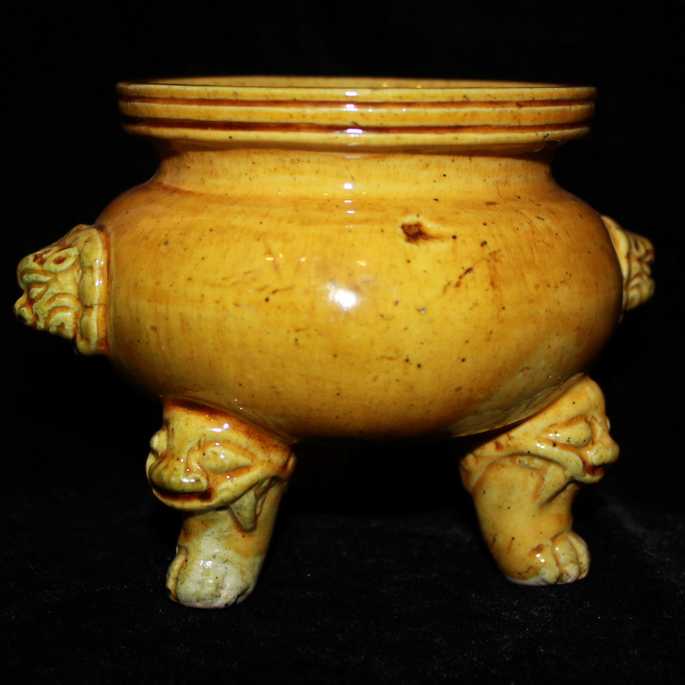 A 19TH CENTURY YELLOW GLAZED TRIPOD CENSER Having an ochre toned glaze, standing on a carved beast - Image 3 of 12