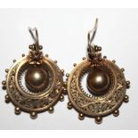A PAIR OF VICTORIAN YELLOW METAL ETRUSCAN STYLE EARRINGS Having a single sphere held within a pieced