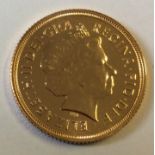 A 22CT GOLD SOVEREIGN COIN, DATED 2007 Bearing a portrait of Queen Elizabeth II and George and