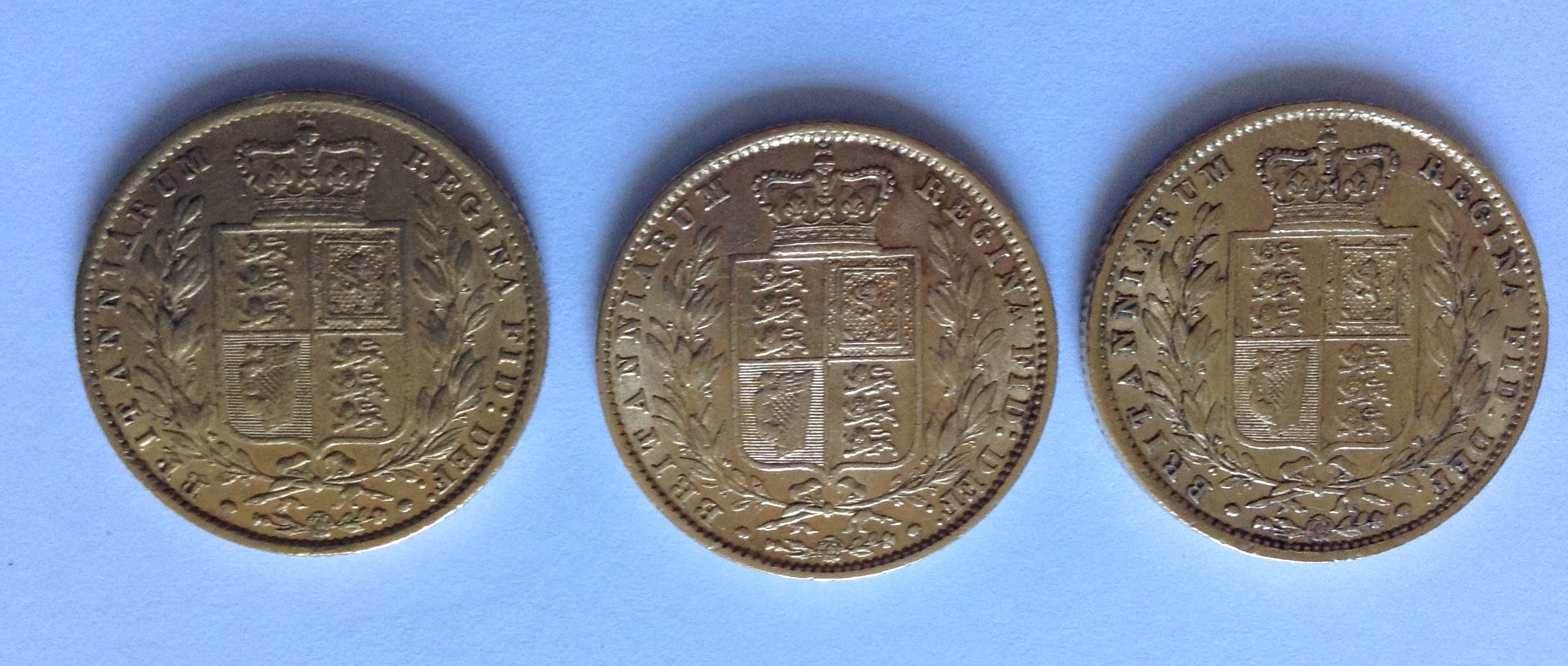 A COLLECTION OF THREE VICTORIAN 22CT GOLD SOVEREIGN COINS Consecutive dates 1861,1862 and 1863, each - Image 2 of 2