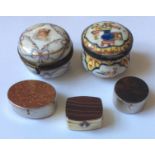 COLLECTION OF EARLY 20TH CENTURY PATCH BOXES Two porcelain, one with yellow ground chinoserie