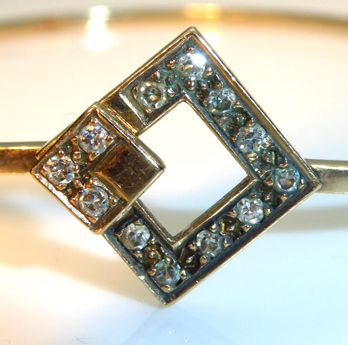 A VINTAGE 9CT GOLD AND DIAMOND BANGLE The single row of diamonds in a geometric design. (approx - Image 2 of 2