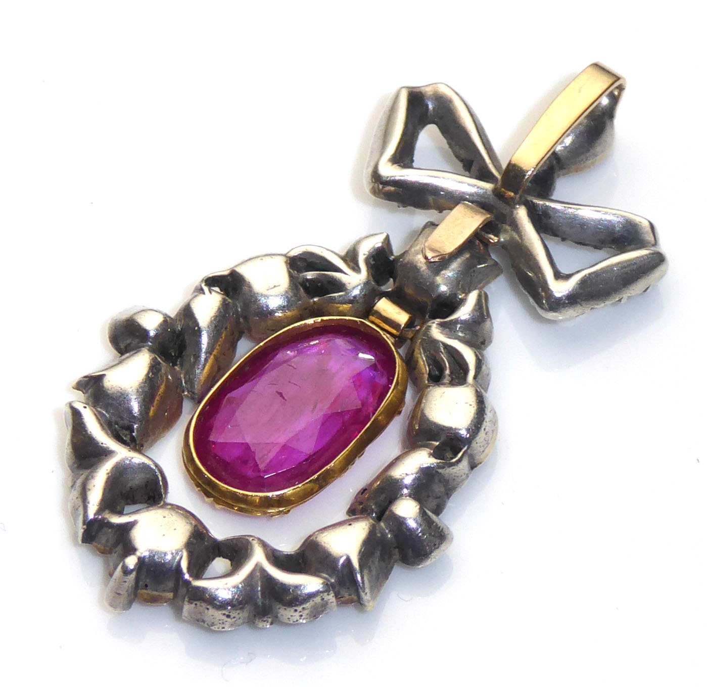 AN IMPRESSIVE 19TH CENTURY BURMESE RUBY, SAPPHIRE AND DIAMOND PENDANT, CIRCA 1820 The articulated - Image 3 of 10