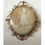 AN EARLY 20TH CENTURY 9CT GOLD CAMEO BROOCH Having a carved classical design cameo, held in a