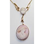 AN UNUSUAL VINTAGE 9CT GOLD, CONCH SHELL CAMEO AND SEED PEARL NECKLACE Having a carved shell