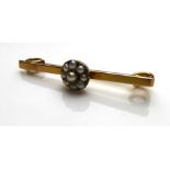 AN EDWARDIAN 15CT GOLD AND SEED PEARL BROOCH Having an arrangement of pearls forming a flower head