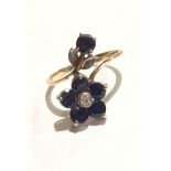 AN UNUSUAL 18CT GOLD DIAMOND AND SAPPHIRE RING Having a single round cut diamond encrusted with