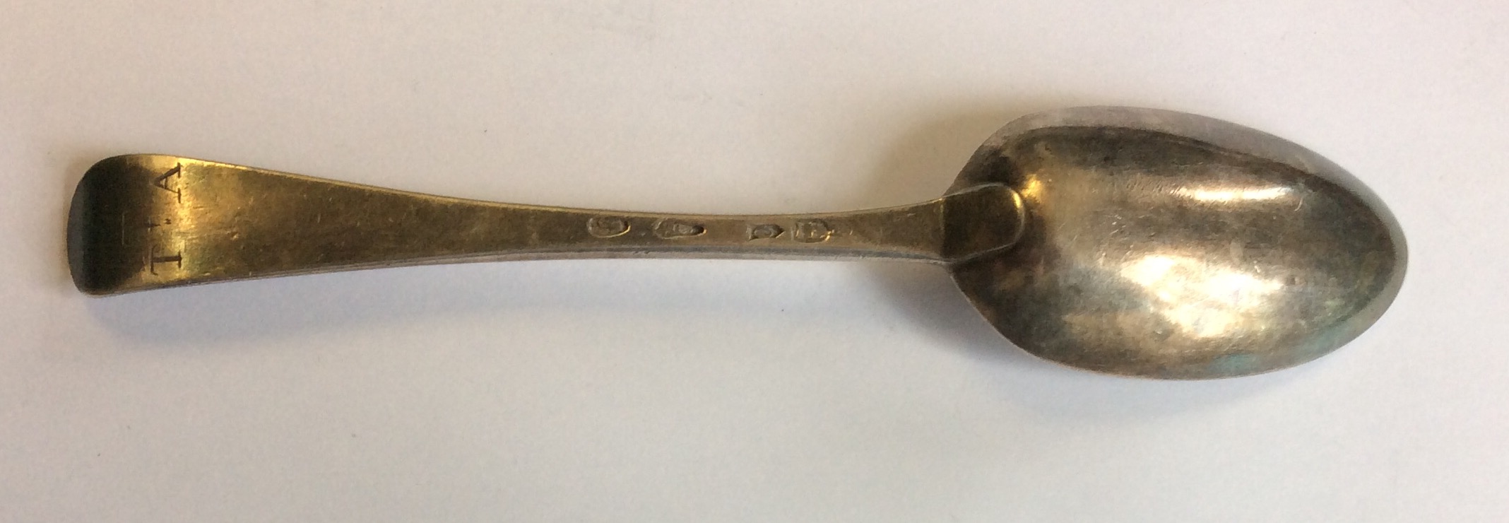 AN EARLY 19TH CENTURY IRISH SILVER SERVING SPOON Fiddle pattern, initialled 'TTA' to rear, - Image 2 of 2