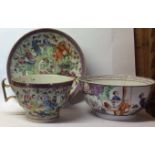 A COLLECTION OF THREE LATE 18TH/EARLY 19TH CENTURY CHINESE PORCELAIN TEAWARES Comprising a cup and