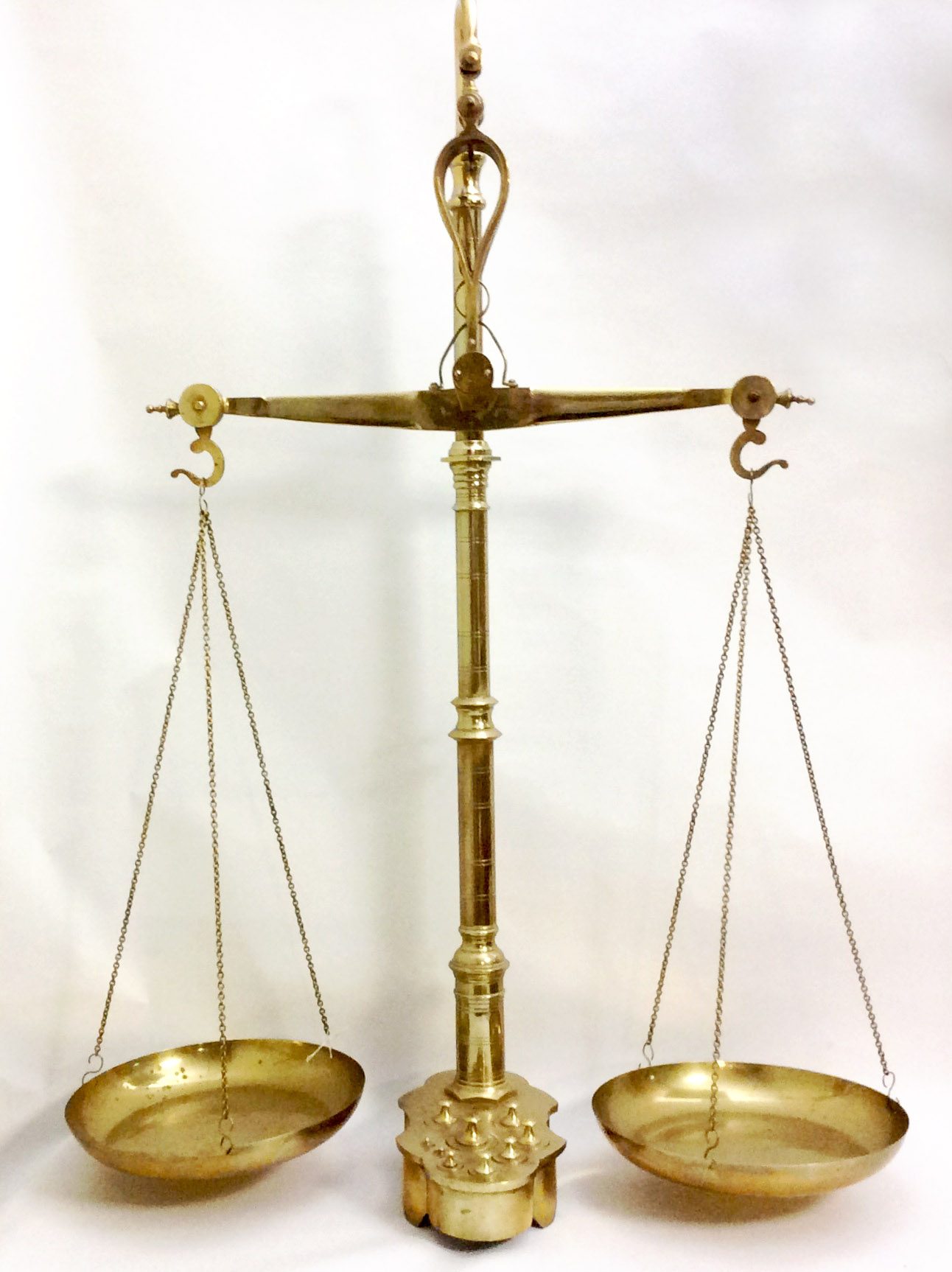 A SET OF VICTORIAN BRASS BANKERS SCALES Having a hanging bean with two brass baskets, the base of