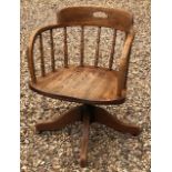 A 20TH CENTURY LIGHT OAK CAPTAIN'S CHAIR.