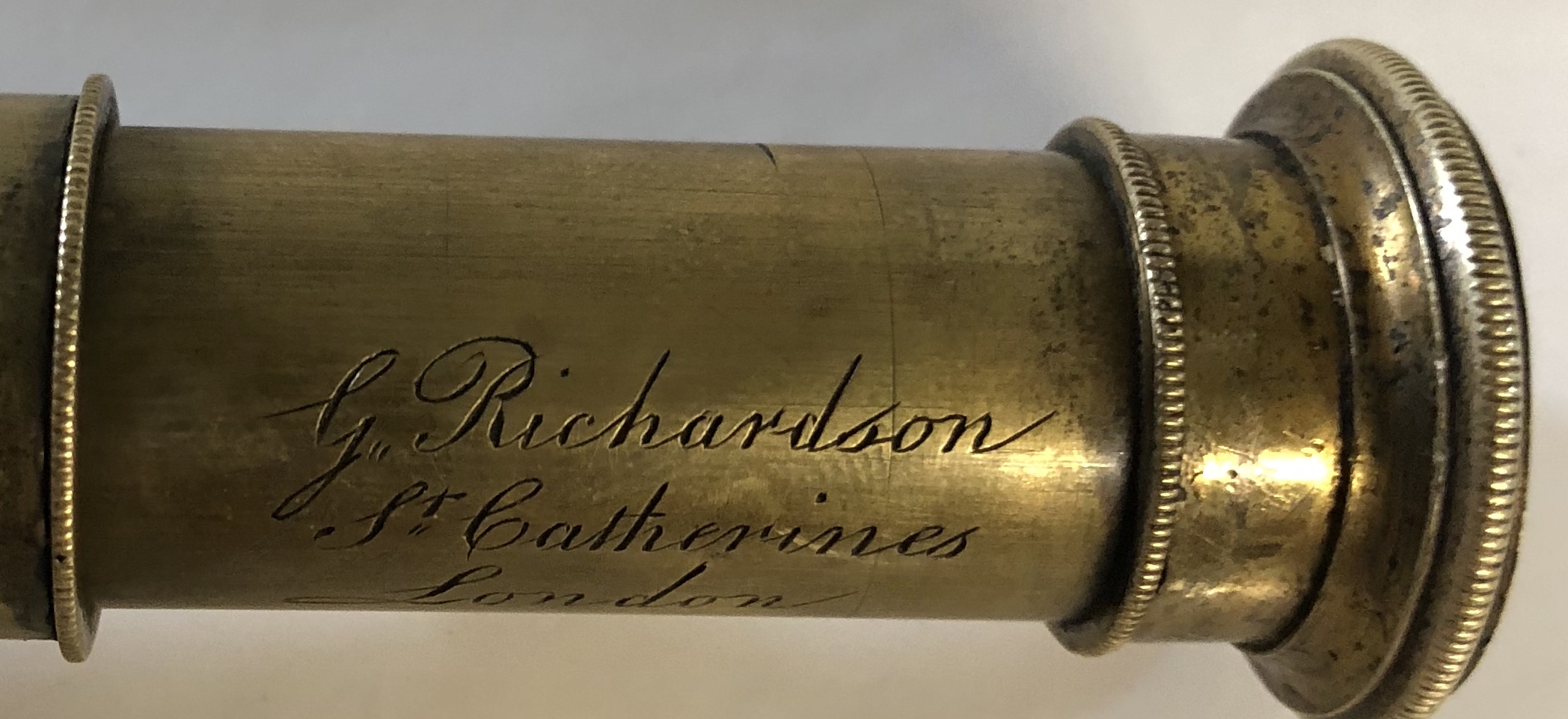 G. RICHARDSON, ST. CATHERINES, LONDON, A 19TH CENTURY SIX PULL BRASS TELESCOPE. (36cm) - Image 2 of 3