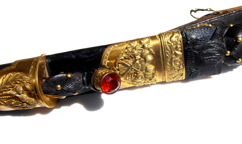 AN EARLY 20TH CENTURY SCOTTISH BLACK WATCH DIRK KNIFE Having scroll decoration to the blade and a - Image 4 of 6