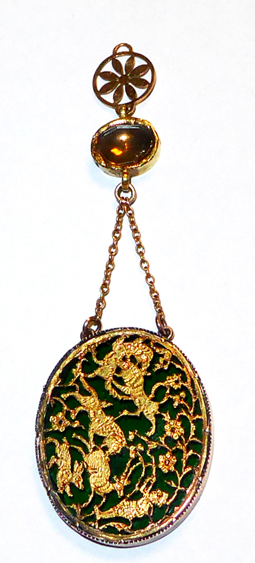 AN INDIAN YELLOW METAL AND GEM SET OVAL PENDANT Inlaid and engraved with a hunting scene and foliate