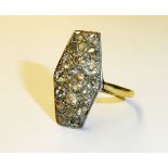 AN EARLY 20TH CENTURY YELLOW METAL AND DIAMOND CLUSTER RING Geometric Art Deco style, set with