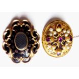 A 19TH CENTURY YELLOW METAL MOURNING BROOCH/PENDANT With black enamel and inscription 'Memory Of