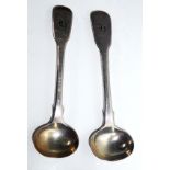 A PAIR OF GEORGIAN SILVER SALT SPOONS Fiddle pattern with shallow bowls, hallmarked London, 1817. (