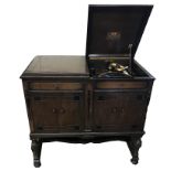AN EARLY 20TH CENTURY AMERICAN MAHOGANY VICTROLA GRAMOPHONE Having a split top lid with gilt