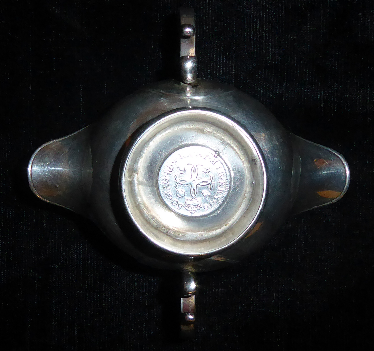 A 20TH CENTURY SILVER SAUCE BOAT With coin inset to base, flanked by scrolling handles. (h 4.5cm) - Image 4 of 4