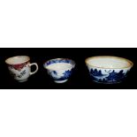 A COLLECTION OF THREE 18TH CENTURY AND LATER CHINESE EXPORT WARE ITEMS To include a famille rose