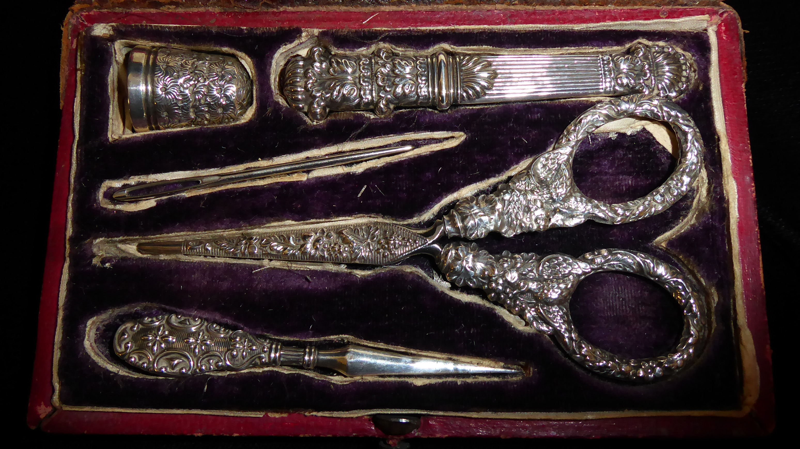 WITHDRAWN A CASED 19TH CENTURY CONTINENTAL SILVER ETUI SET WITHDRAWN Comprising a pair of