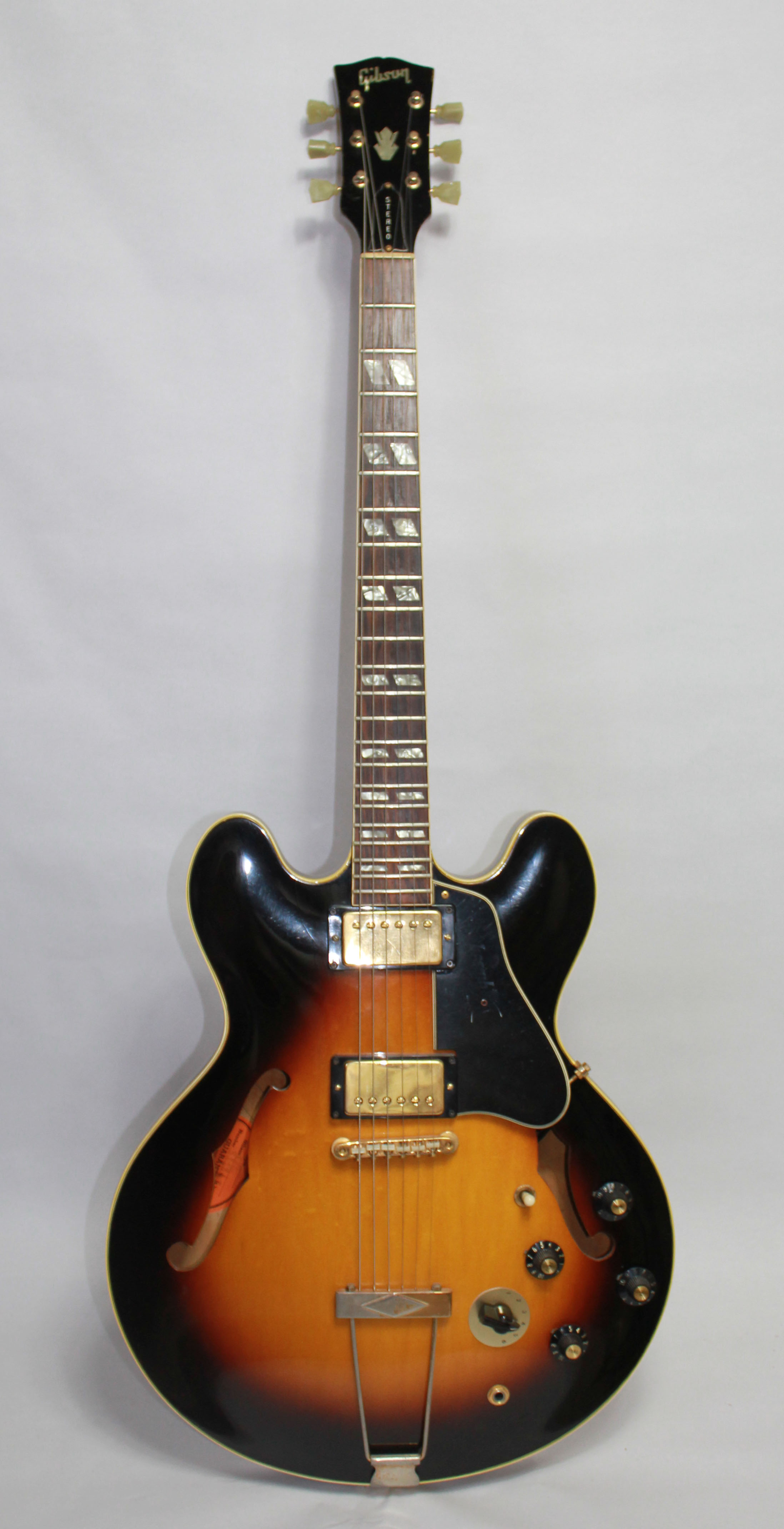 GIBSON, A VERY RARE ES 345 STEREO GUITAR, CIRCA 1965 (Minimum play), complete with hang tags, - Image 13 of 28