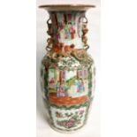 AN EARLY 20TH CENTURY CANTON 'FAMILLE ROSE' DESIGN PORCELAIN VASE Applied with salamanders and