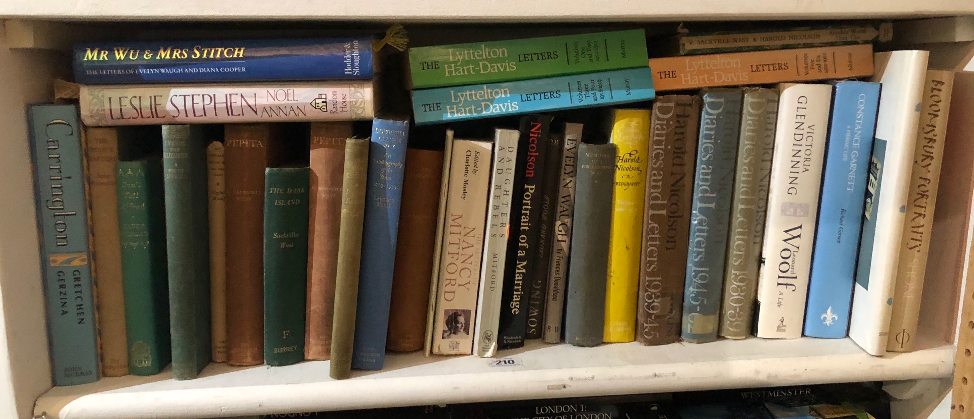 BLOOMSBURY GROUP, A LARGE ASSORTMENT OF VARIOUS SIZED BOOKS To include Bell Vanessa, 'The Captain'