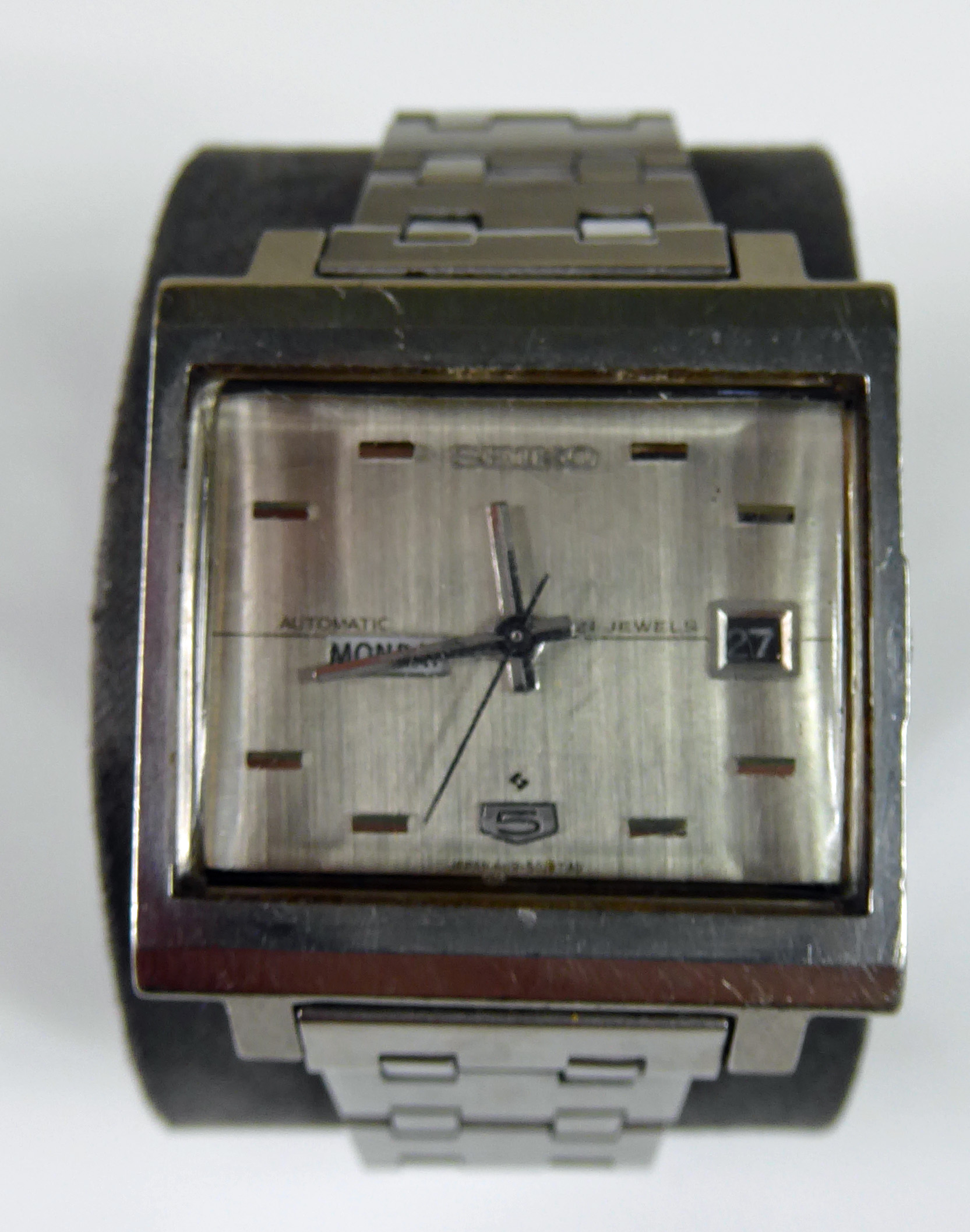 SEIKO, A VINTAGE STAINLESS STEEL GENT'S WRISTWATCH Having a rectangular silver tone dial with day