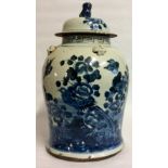 A LARGE LATE 18TH/19TH CENTURY CHINESE PORCELAIN GINGER JAR AND COVER Having Dog of Fo finial and