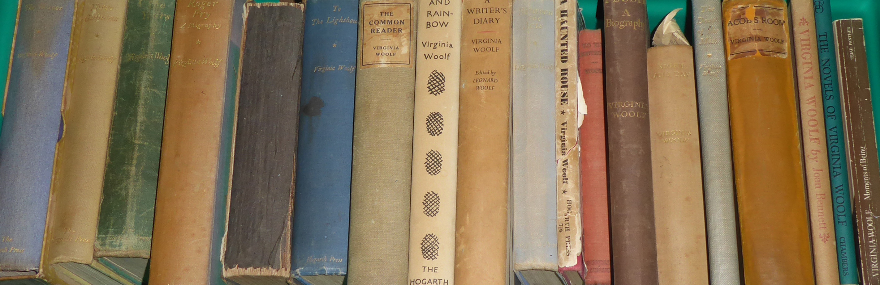 VIRGINIA WOOLF, A COLLECTION OF TWENTY-TWO BOOKS To include 'The Lighthouse', first edition, 'The