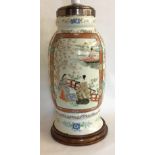 A LATE 19TH/EARLY 20TH CENTURY JAPANESE IMARI PORCELAIN TABLE LAMP Hand painted with Geisha in