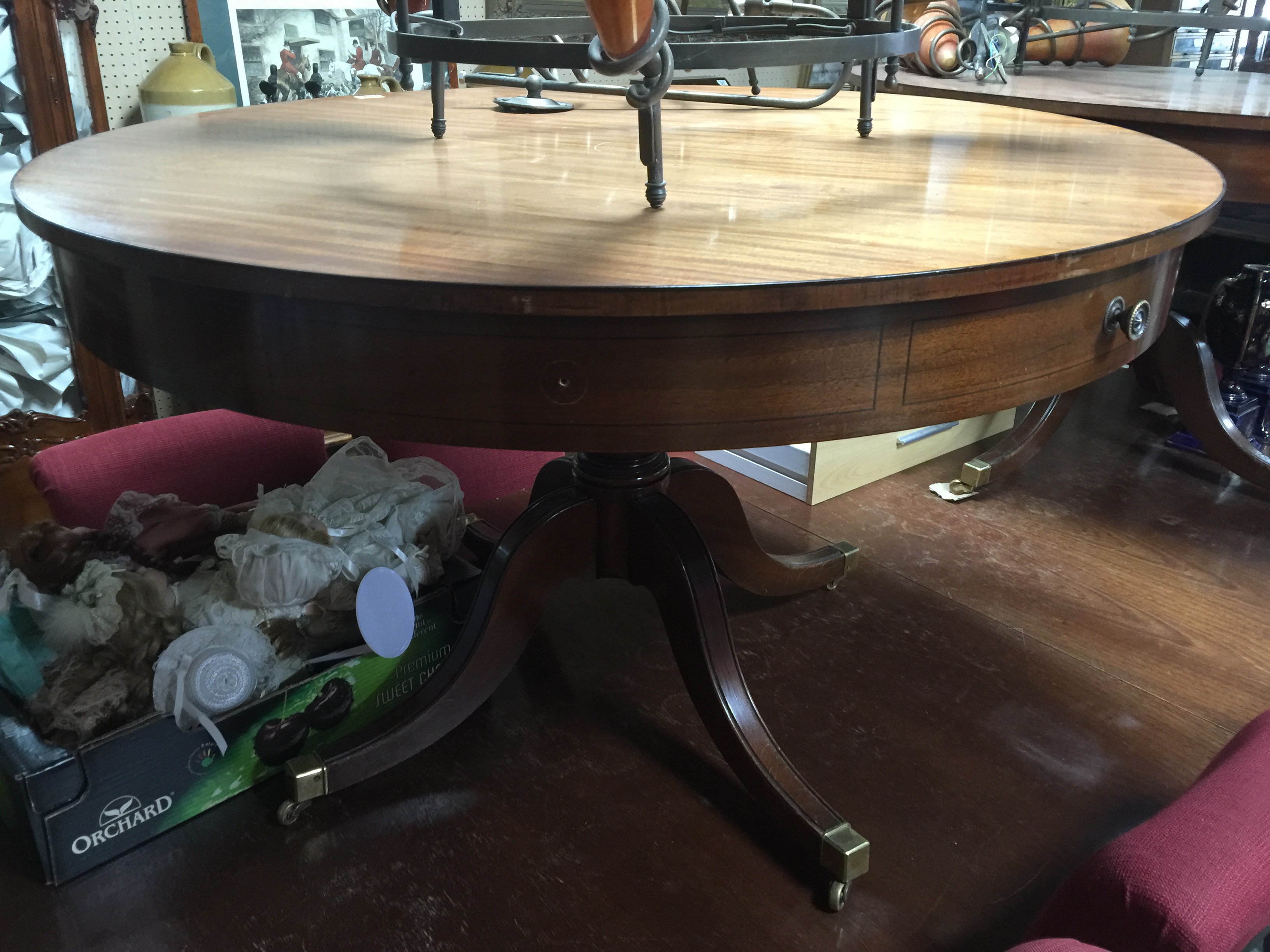 LIGHT CIRCULAR PEDESTAL LEG MEETING TABLE - Image 2 of 2