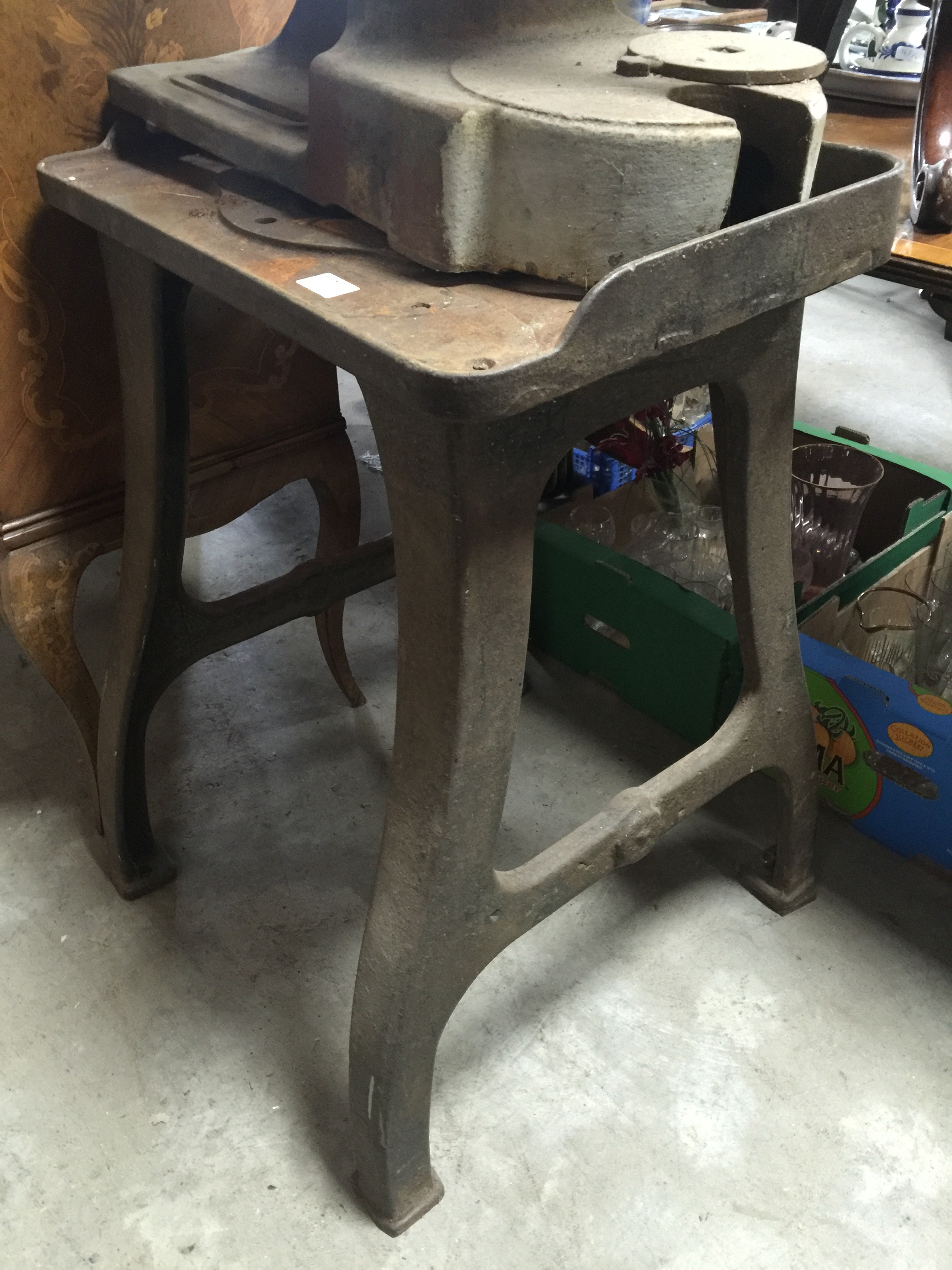 ANTIQUE CAST IRON INDUSTRIAL WORKSHOP PILLAR DRILL BENCH / STAND