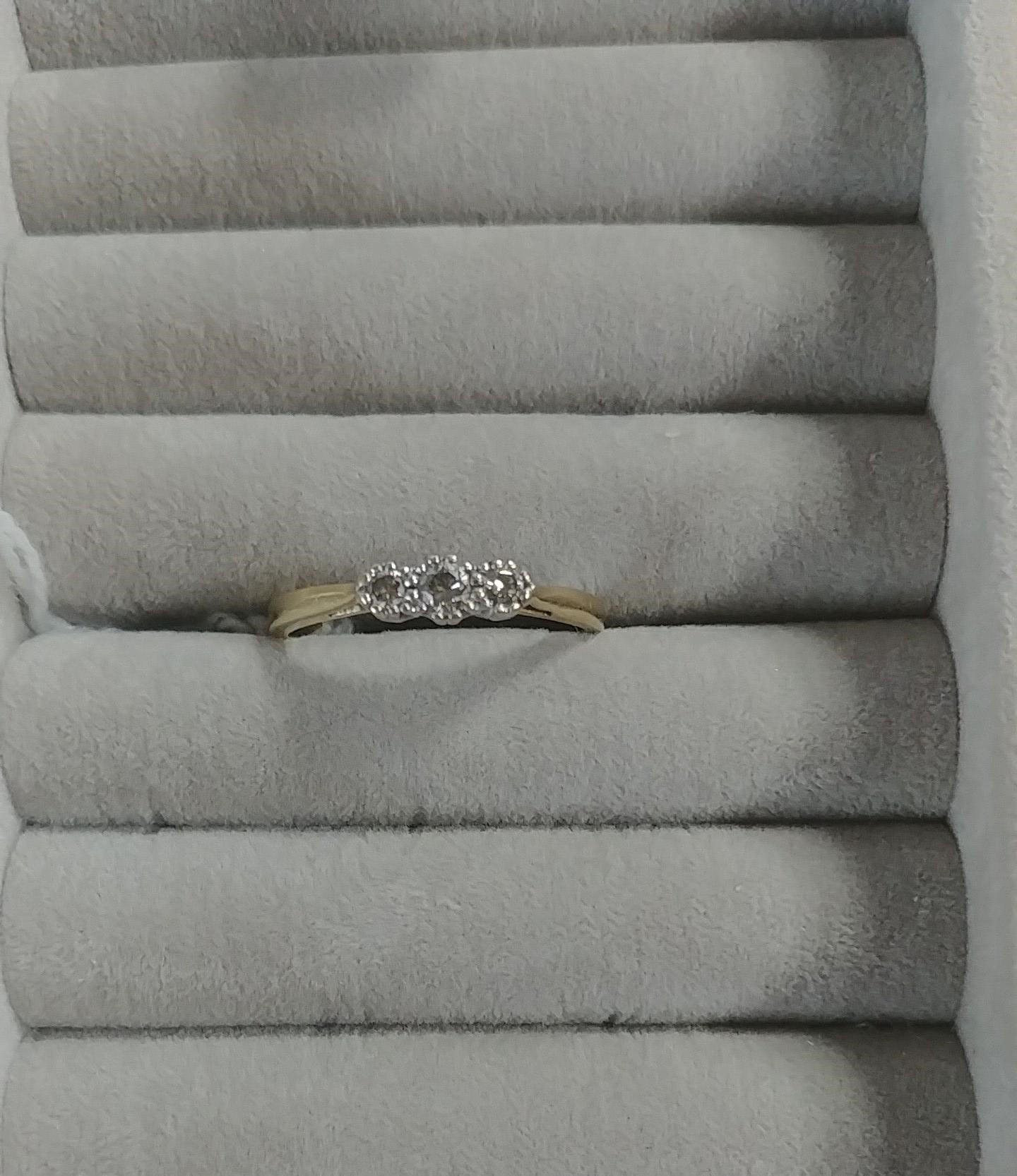 U 18CT 3 DIAMOND RING