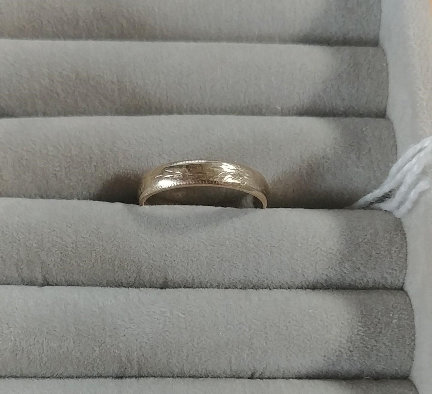 O 9CT GOLD BAND WEIGHT 2.2G