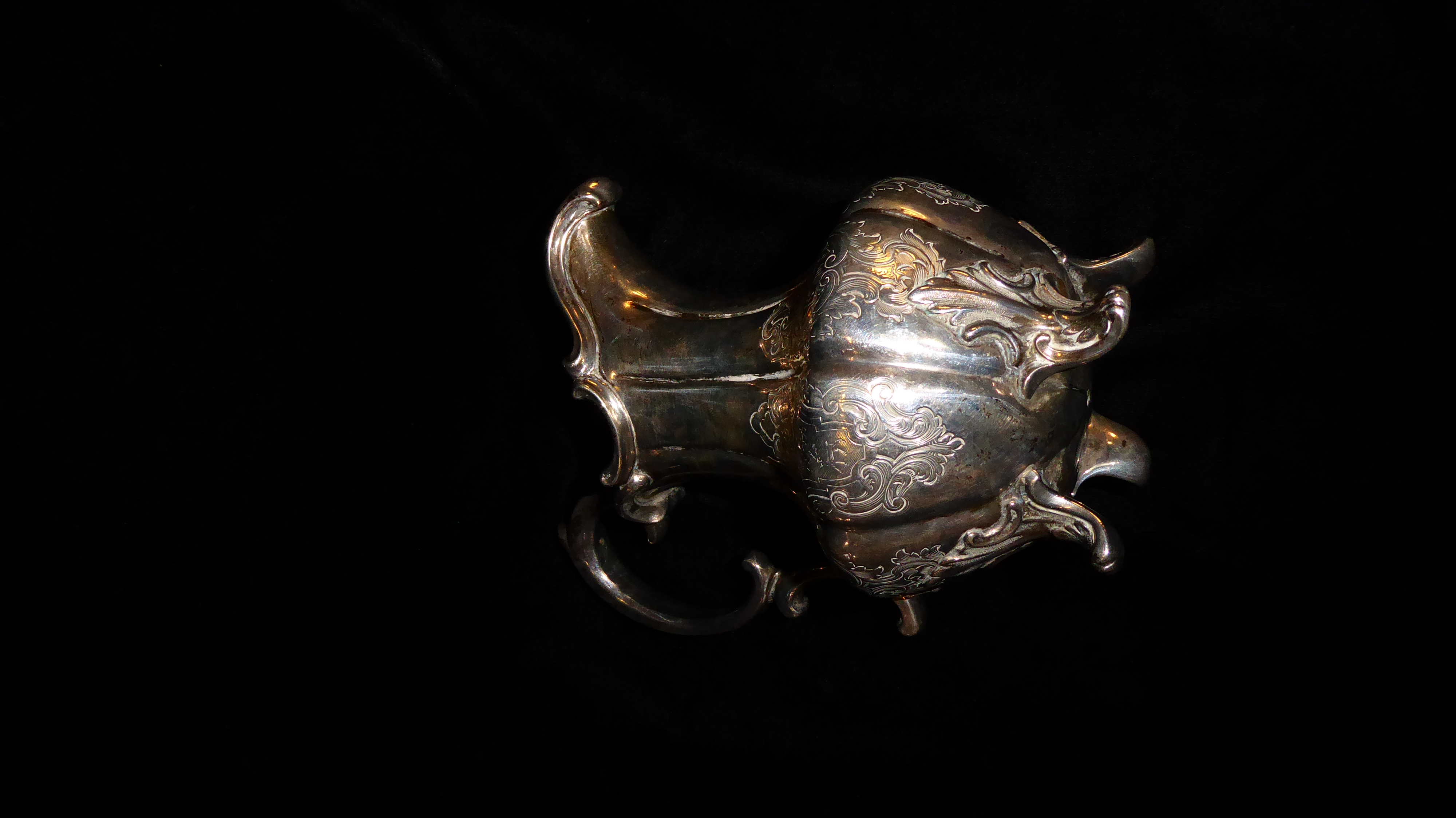 A VICTORIAN SILVER COFFEE POT AND CREAM JUG Having a melon form finial with fluted body, - Image 3 of 4