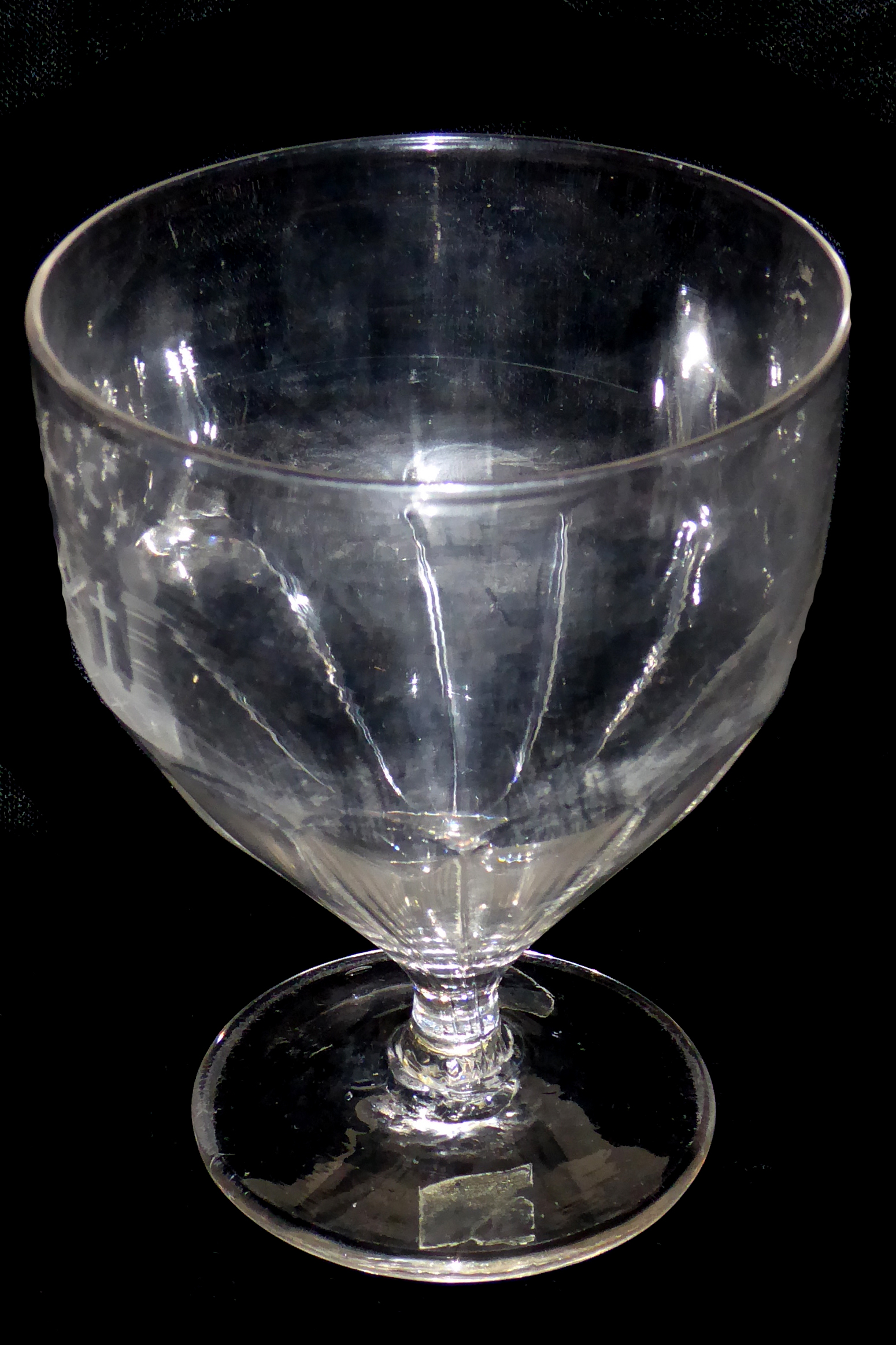 AN EARLY 19TH CENTURY RUMMER On a short stem with a wide tapering bowl and lower petal moulding - Image 3 of 5