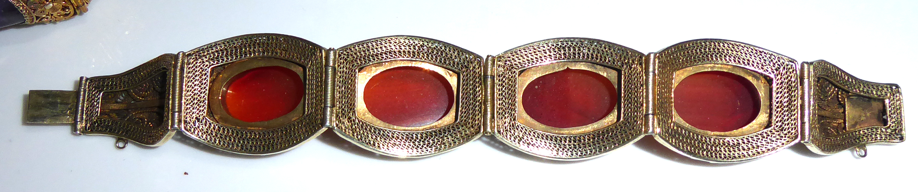 A COLLECTION OF THREE VINTAGE CHINESE SILVER GILT AND GEM SET BRACELETS Having amethyst, amber and - Image 5 of 6