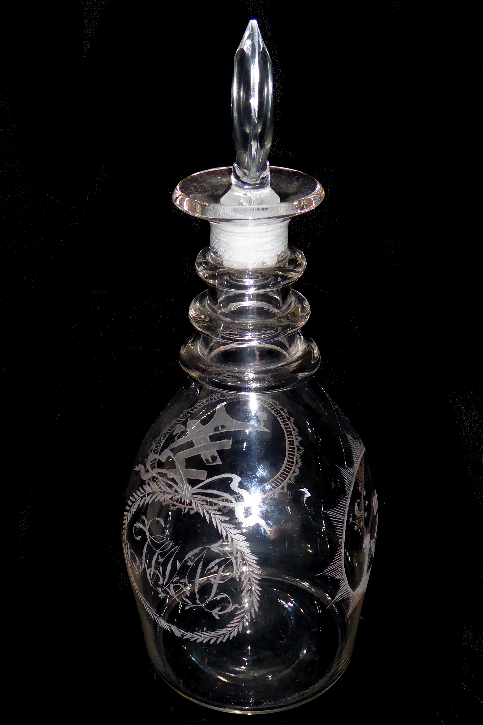 AN EARLY 19TH CENTURY DECANTER Of tapering shouldered form with triple ring neck and bullseye - Image 4 of 5