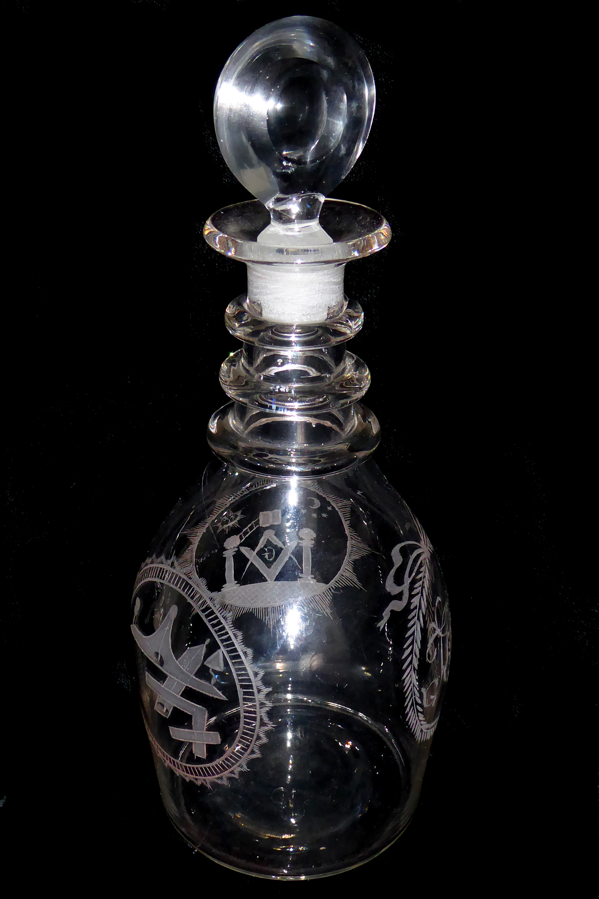 AN EARLY 19TH CENTURY DECANTER Of tapering shouldered form with triple ring neck and bullseye