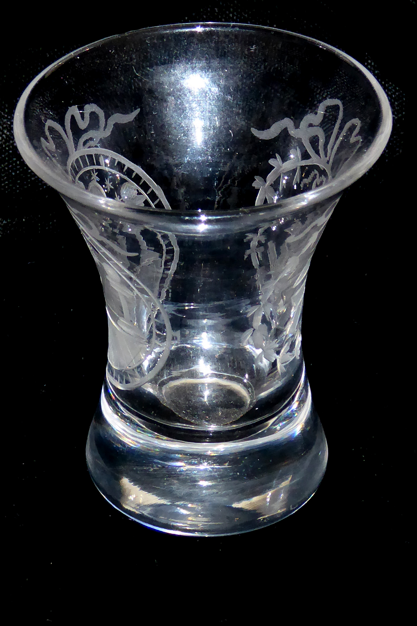 AN EARLY 19TH CENTURY FIRING GLASS Of waisted and flared form well engraved at each side with - Image 3 of 4