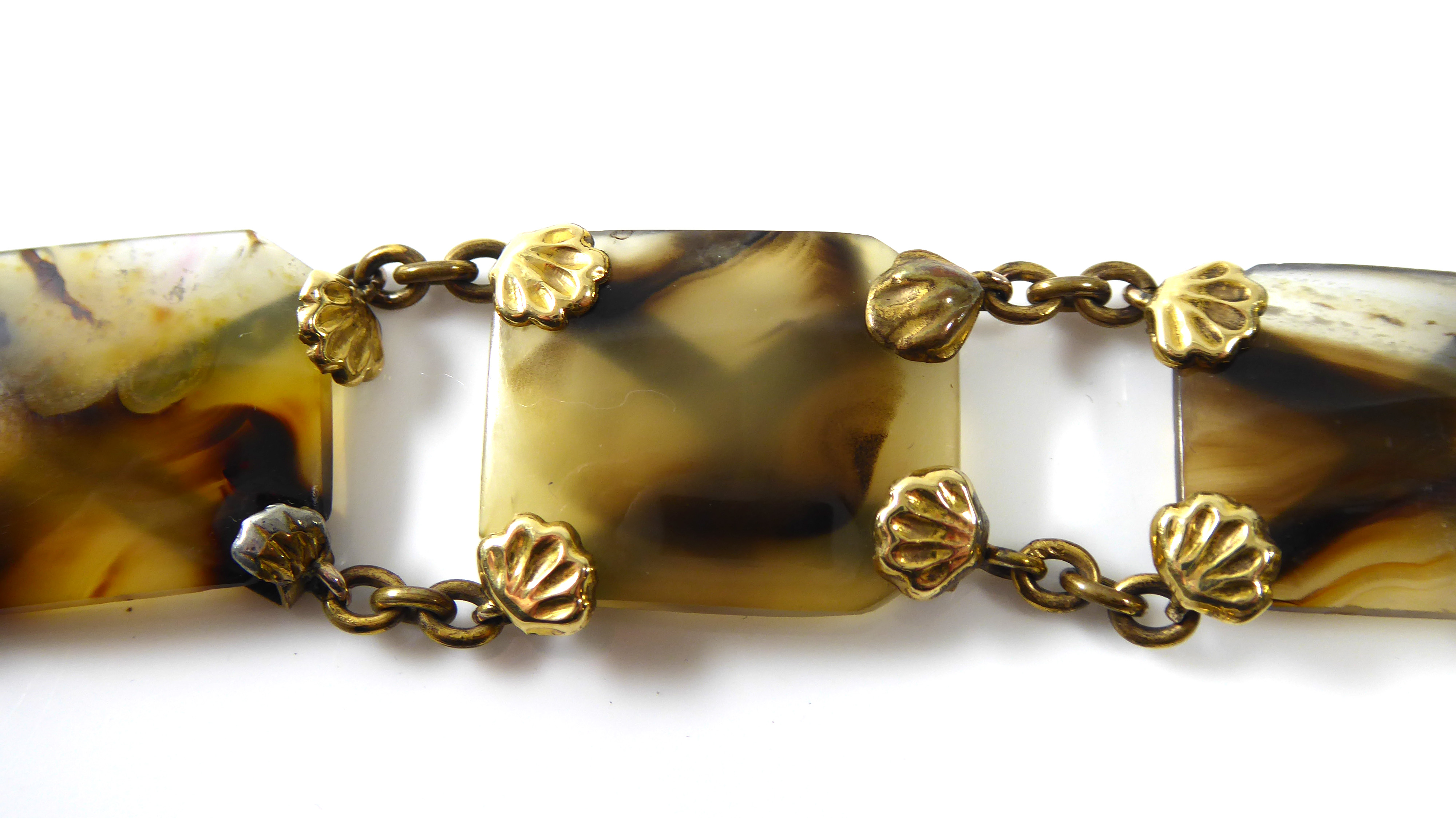 A VICTORIAN GILT METAL AND AGATE BRACELET Six rectangular agate panels held with shell form gilt - Image 2 of 3