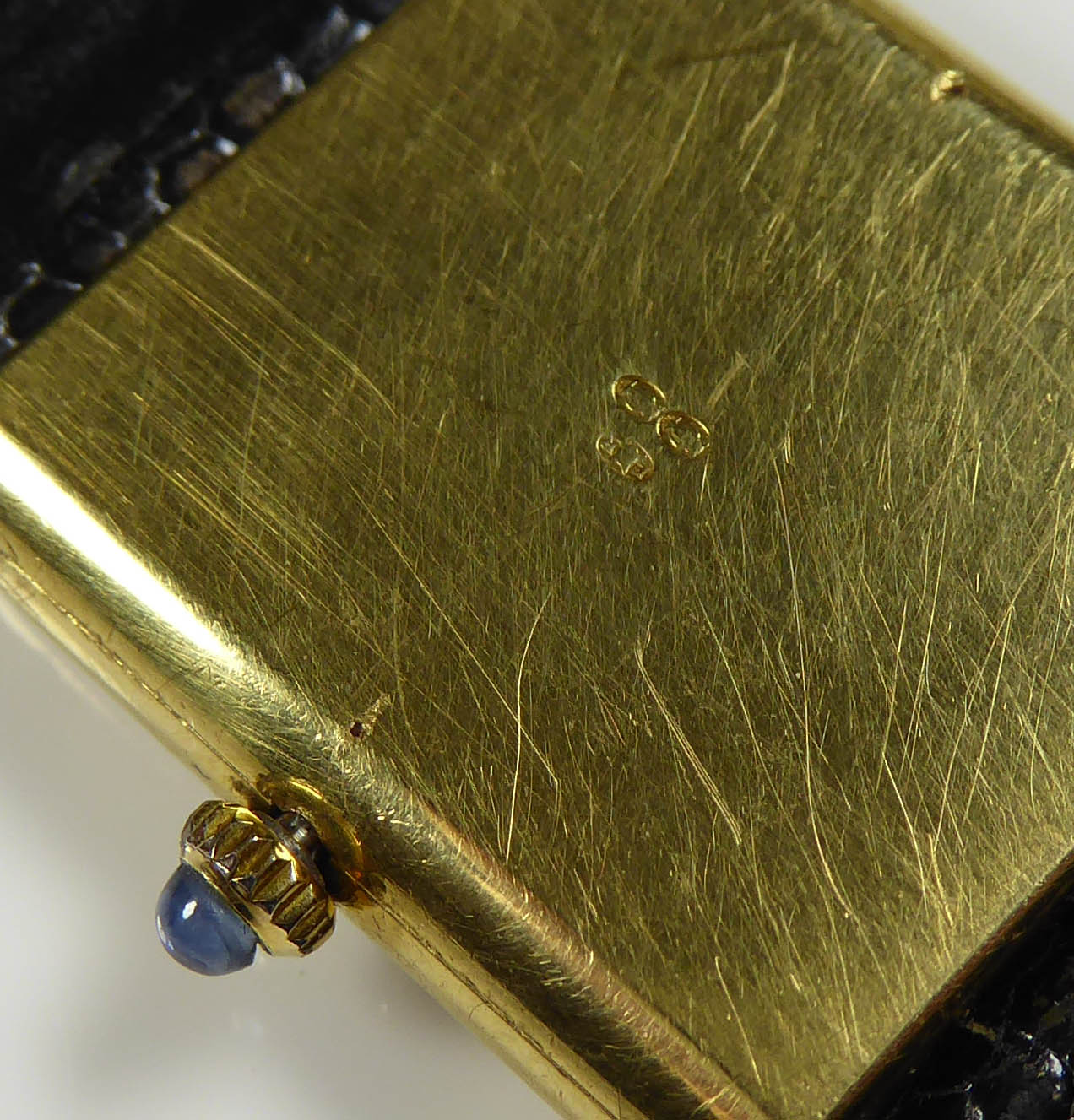 ASPREY, A VINTAGE 18CT GOLD GENT'S WRISTWATCH The rectangular dial with sapphire set winder, - Image 5 of 6