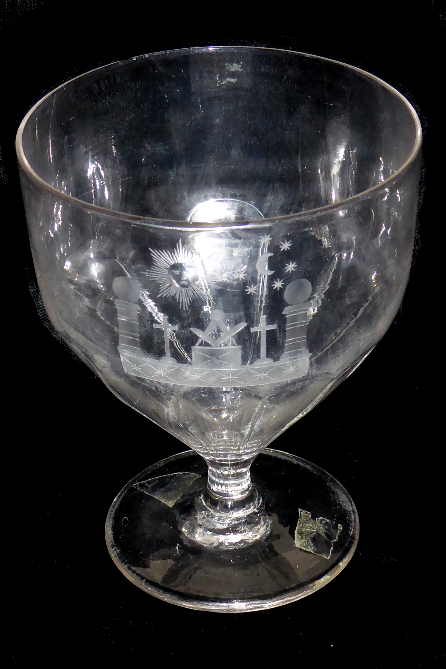 AN EARLY 19TH CENTURY RUMMER On a short stem with a wide tapering bowl and lower petal moulding - Image 4 of 5