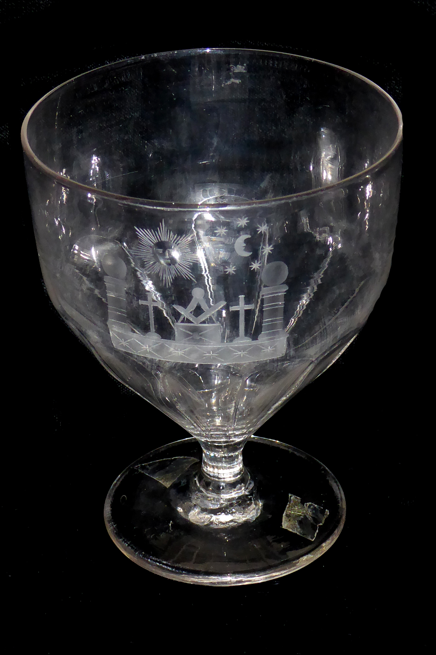 AN EARLY 19TH CENTURY RUMMER On a short stem with a wide tapering bowl and lower petal moulding