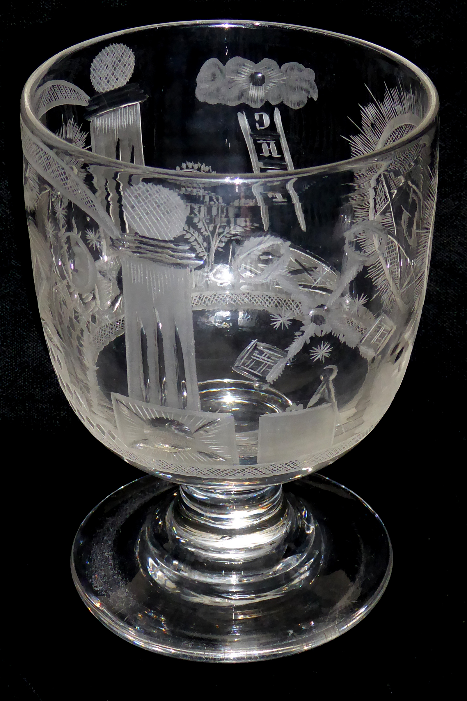 A LARGE EARLY 19TH CENTURY RUMMER Supported on a short stem, with a tapering cylindrical bowl, - Image 4 of 5