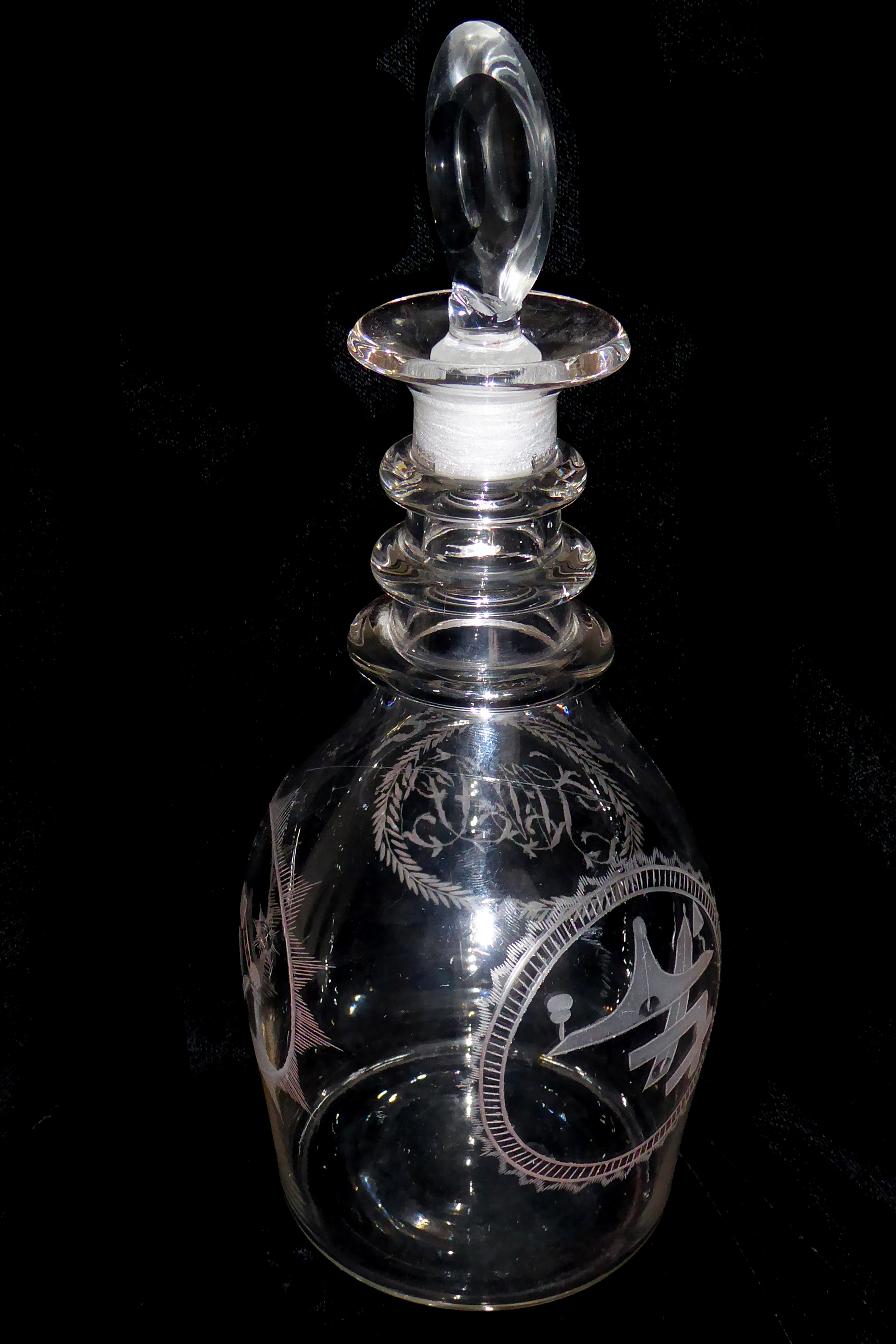 AN EARLY 19TH CENTURY DECANTER Of tapering shouldered form with triple ring neck and bullseye - Image 2 of 5