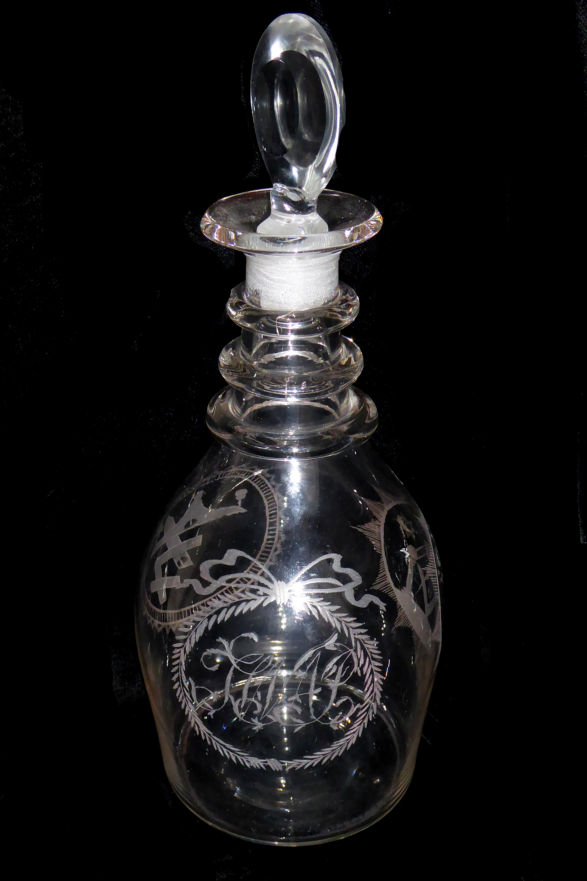 AN EARLY 19TH CENTURY DECANTER Of tapering shouldered form with triple ring neck and bullseye - Image 5 of 5