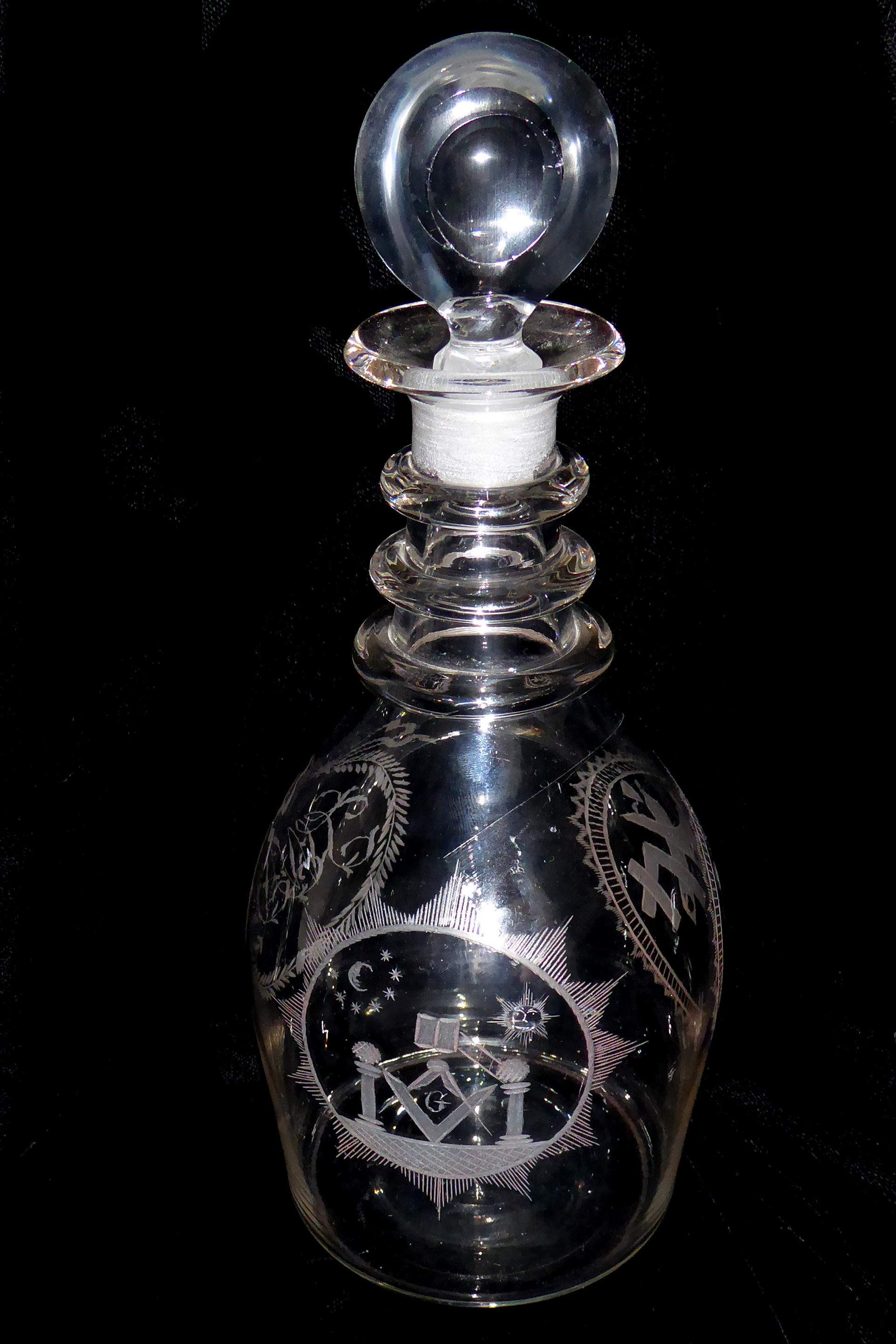 AN EARLY 19TH CENTURY DECANTER Of tapering shouldered form with triple ring neck and bullseye - Image 3 of 5